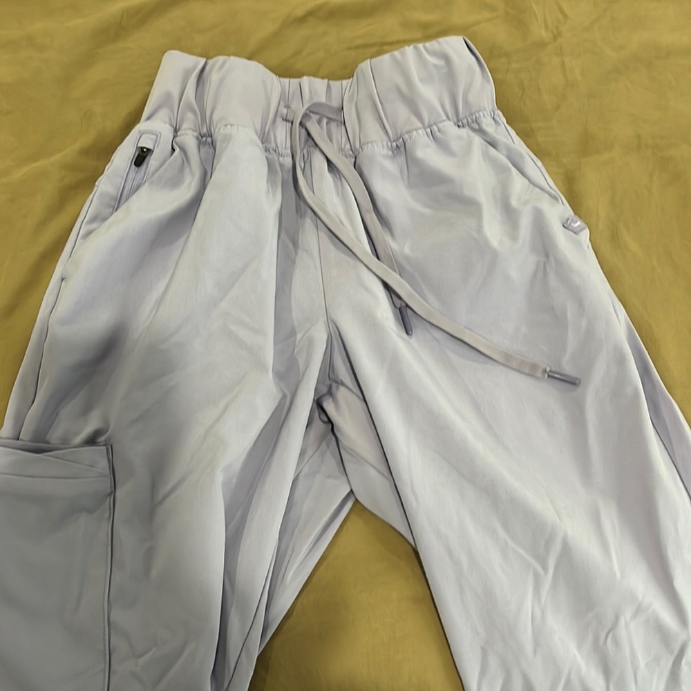 Jaanuu XS lilac athletic fit scrub set
